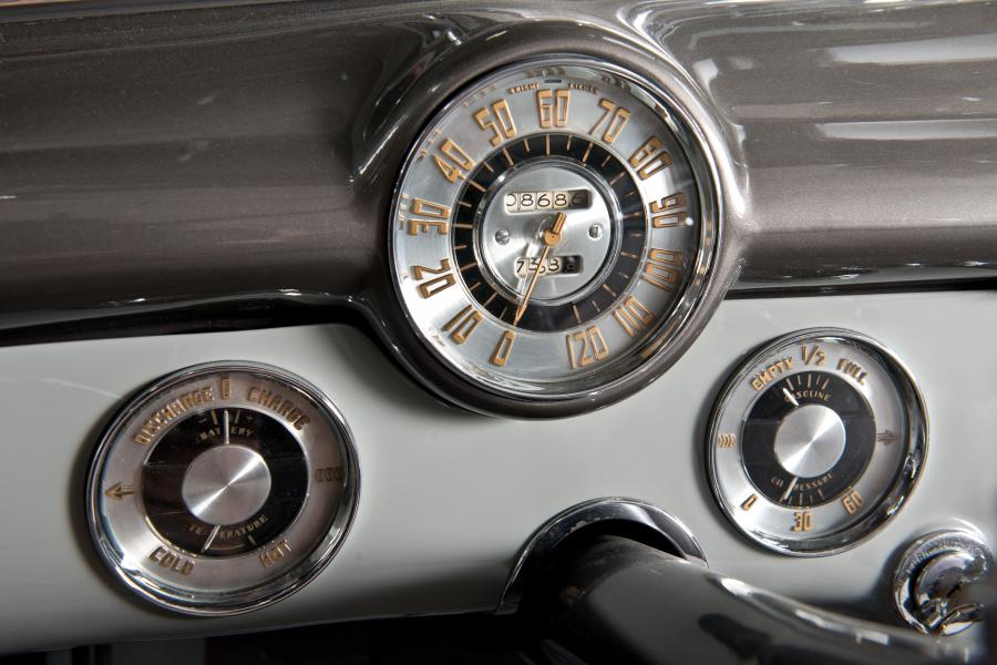  Buick Roadmaster Sedan 1948 года  (фото 12 из 26)